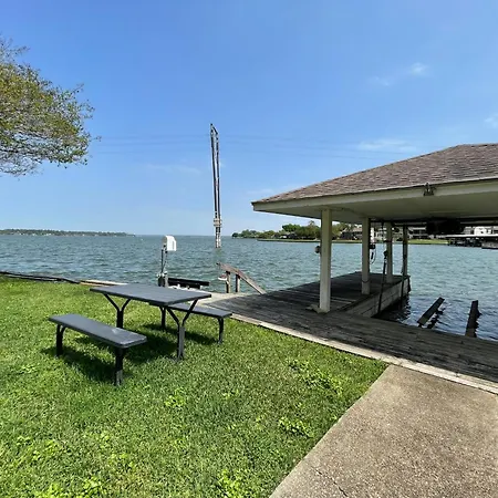Linda'S Lake House Waterfront Home On Lake Conroe